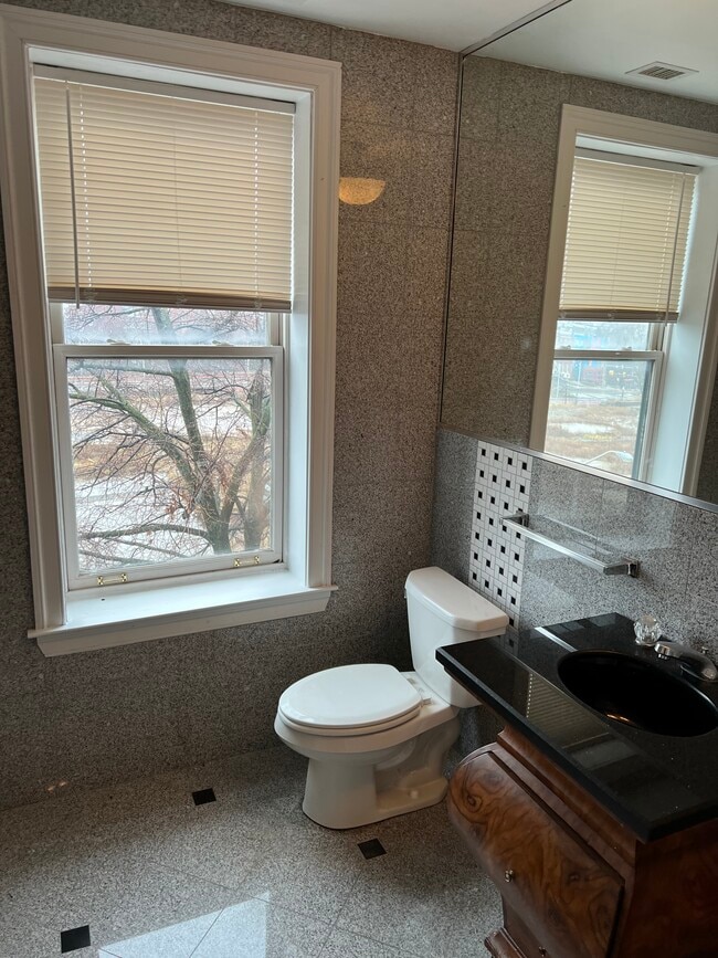 2101 Bolton St, Unit 3 in Baltimore, MD - Building Photo - Building Photo