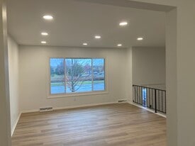 431 N Thompson Rd in Sun Prairie, WI - Building Photo