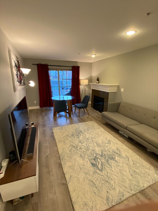 123 Queen Anne Ave N, Unit 301 in Seattle, WA - Foto de edificio - Building Photo
