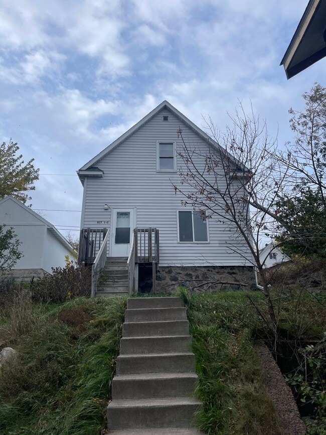 property at 817-1/2 W 3rd St