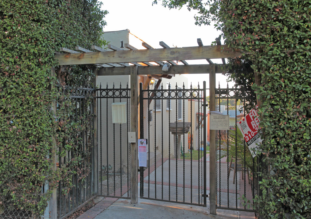 1827-1829 7th St in Santa Monica, CA - Foto de edificio