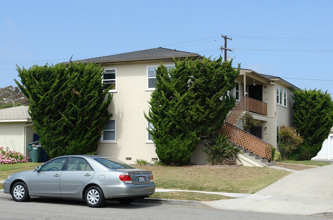 270-276 Estrella St in Ventura, CA - Building Photo