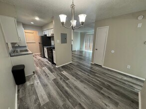 2010 Estrada Pkwy, Unit 20-202 in Irving, TX - Building Photo - Building Photo