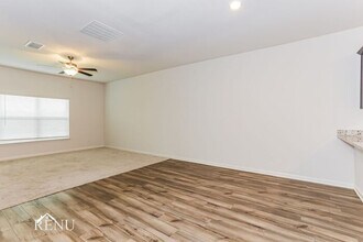 104 Coyote Trl in Newark, TX - Building Photo - Building Photo