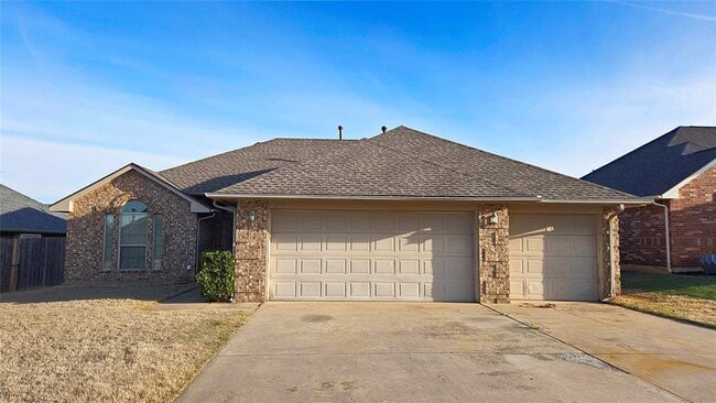 417 E Plantation Terrace in Mustang, OK - Building Photo - Building Photo