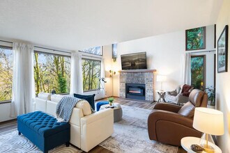 5504 NE 190th St in Kenmore, WA - Building Photo - Building Photo