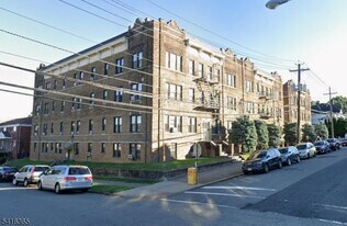 37 High St in Passaic, NJ - Building Photo