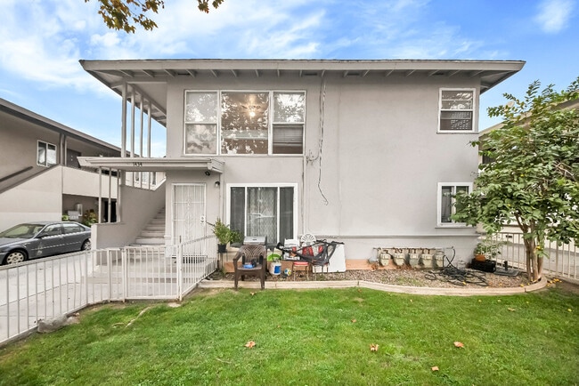 1434 S Sycamore St in Santa Ana, CA - Foto de edificio - Building Photo