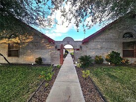 17 West Dr in Edinburg, TX - Building Photo