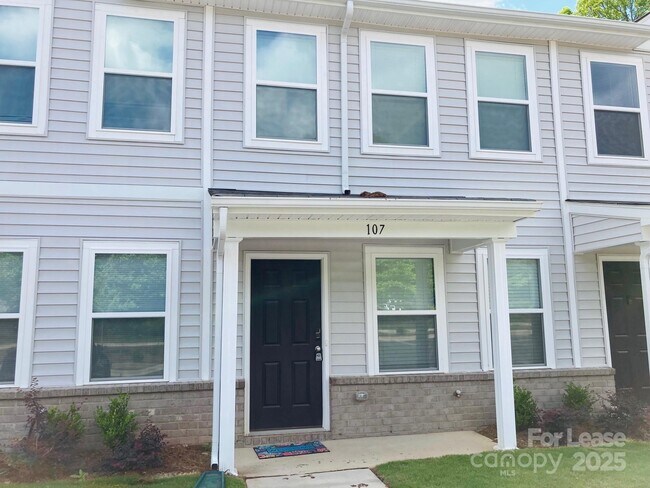 107 Villa Ln in Lincolnton, NC - Building Photo - Building Photo