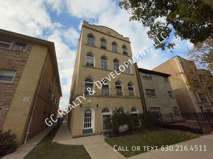 7512 N Claremont Ave-Unit -Unit 2 in Chicago, IL - Foto de edificio