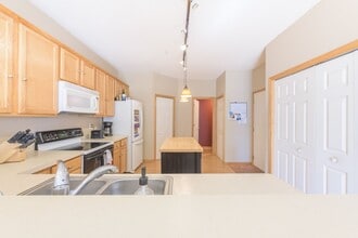 13710 54th Ave N in Minneapolis, MN - Building Photo - Building Photo