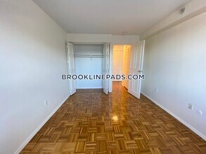 185 Freeman St in Brookline, MA - Building Photo - Building Photo