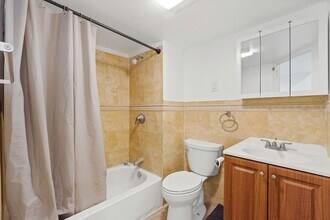 130 Elmwood Ave, Unit 3 in East Orange, NJ - Foto de edificio - Building Photo