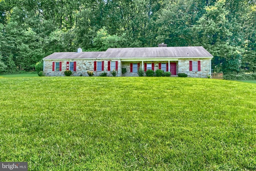 2001 Tufton Ave in Reisterstown, MD - Building Photo