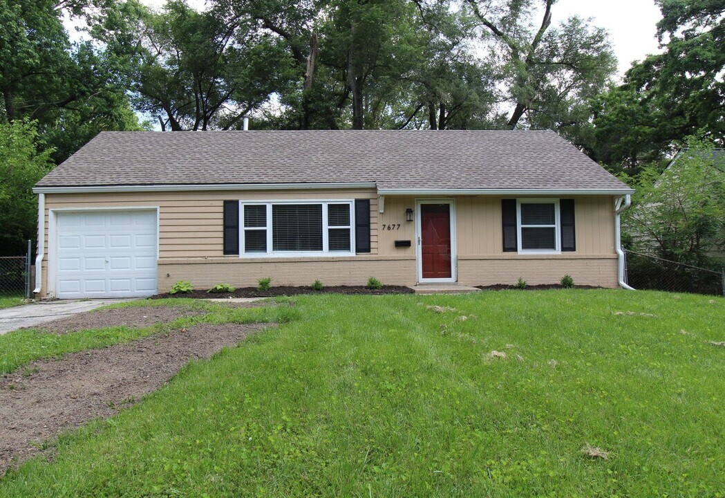 7677 High Dr in Prairie Village, KS - Building Photo