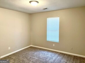 114 Thorpe Rd-Unit -B in Jackson, GA - Foto de edificio - Building Photo
