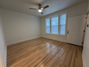 3414 W Schubert Ave, Unit 1st Floor in Chicago, IL - Building Photo - Building Photo