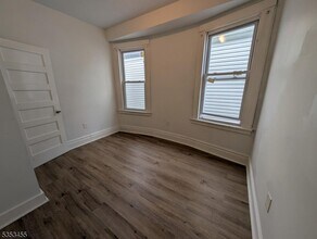 166 N 12th St, Unit 3 in Newark, NJ - Building Photo - Building Photo