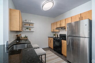 Paseo Verde South in Philadelphia, PA - Foto de edificio - Building Photo