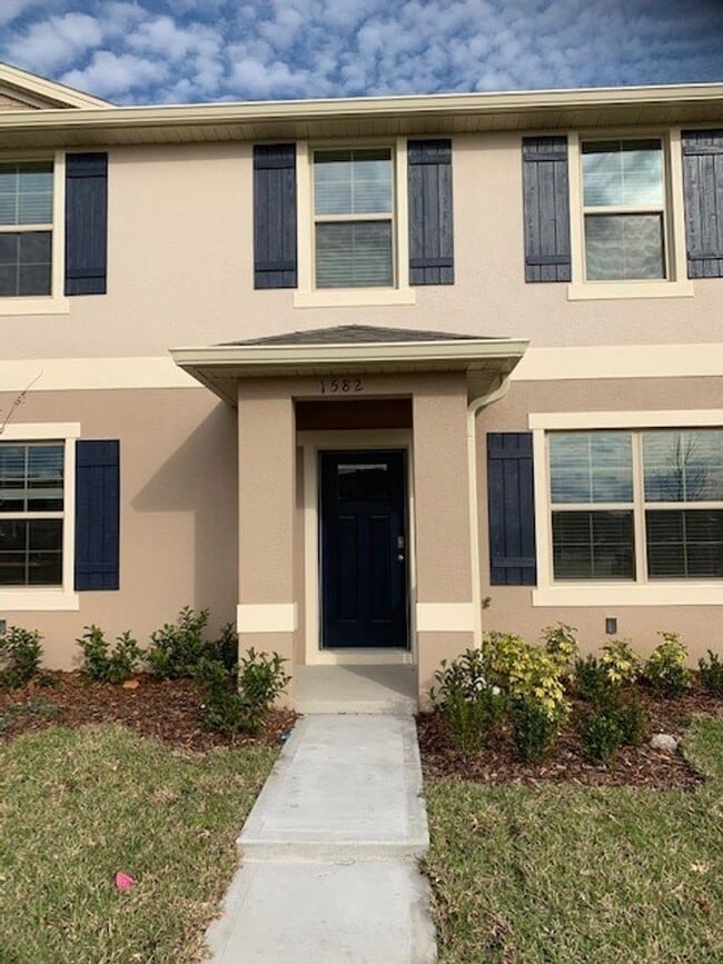 property at 1582 Dalehurst Ln