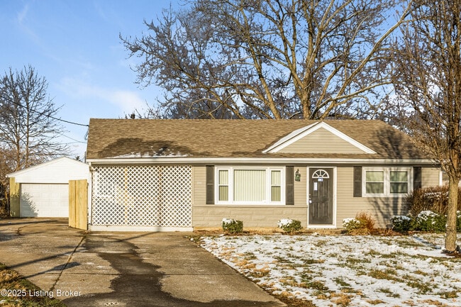 7111 Nathan Hale Way in Louisville, KY - Building Photo - Building Photo