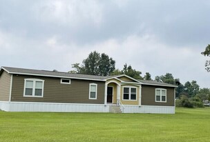 758 Green Rd in Arnaudville, LA - Building Photo