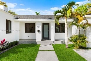 8246 NE 2nd Ct in Miami, FL - Building Photo