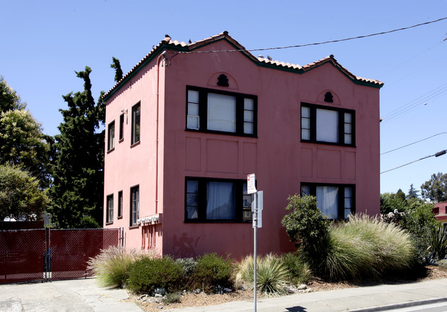 2681 Nicol Ave in Oakland, CA - Building Photo - Building Photo