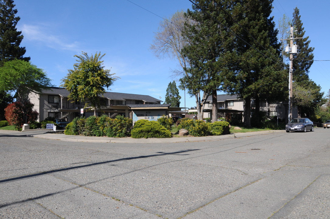 Redwood Garden Apartments in Yuba City, CA - Building Photo