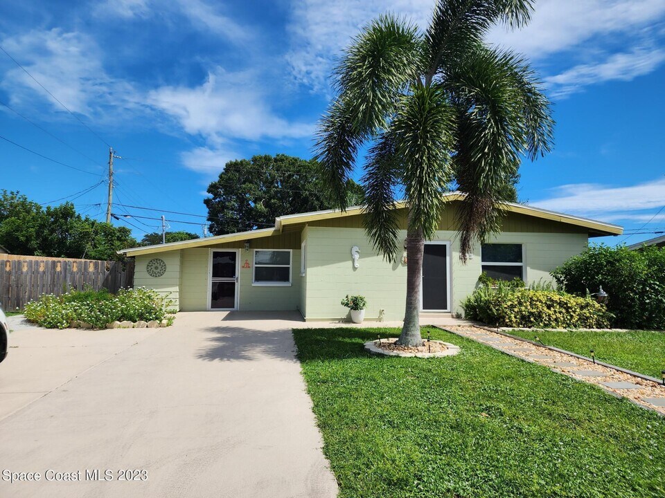 833 Cronin Ave in Melbourne, FL - Building Photo