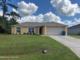 117 Hillock Ave NW in Palm Bay, FL - Building Photo