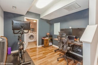 375 N Commerce St in Aurora, IL - Foto de edificio - Building Photo