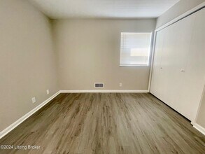 2004 Goldsmith Ln in Louisville, KY - Building Photo - Building Photo