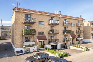 9040 Boul in Montréal, QC - Building Photo