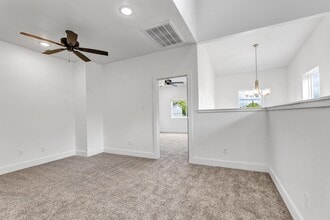 214 Lynn Dr in Bryan, TX - Building Photo - Building Photo