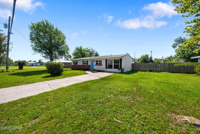 property at 3103 W 21st Ct