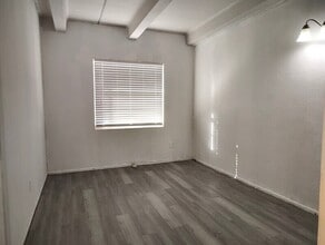 5261 Alhambra Dr in Pine Hills, FL - Foto de edificio - Building Photo