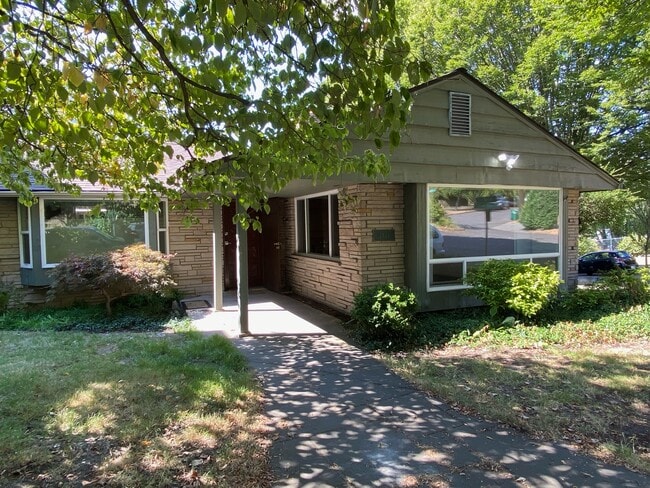 2733 Franklin Ave E, Unit 2733