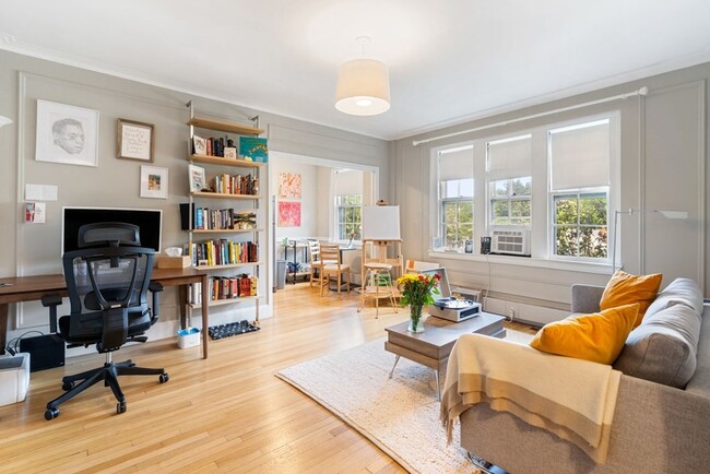 988 Memorial Dr, Unit 485 in Cambridge, MA - Building Photo - Building Photo