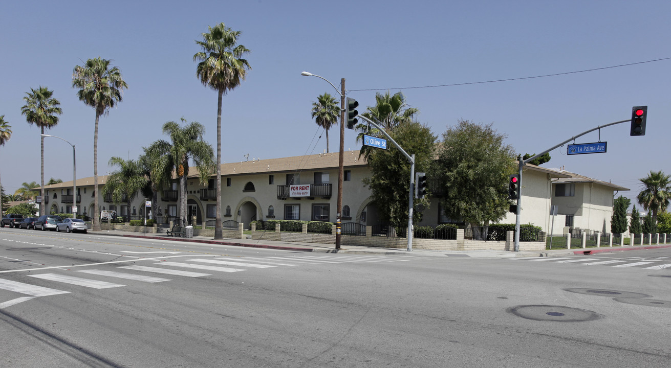 Las Palmas Apartments in Anaheim, CA - Building Photo