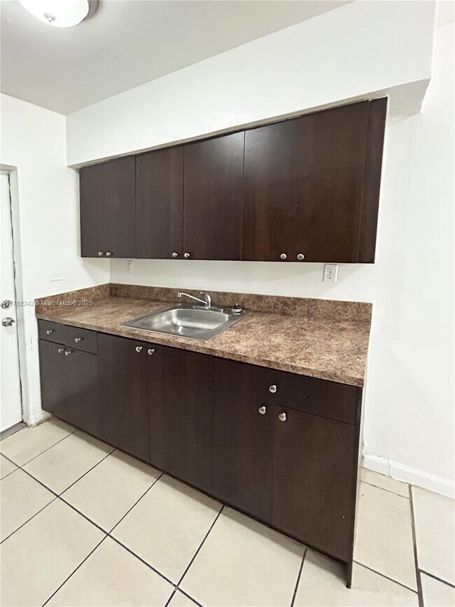 738 NE 86th St in Miami, FL - Building Photo - Building Photo