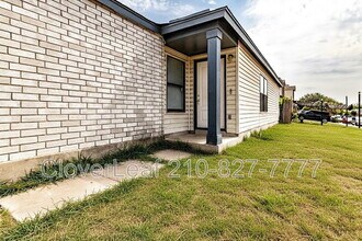 3612 Candlehill in San Antonio, TX - Building Photo - Building Photo