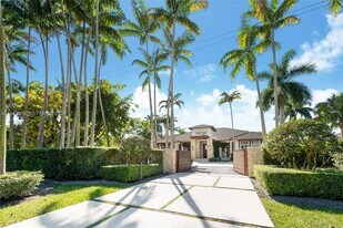 6880 SW 82nd Ave in Miami, FL - Building Photo