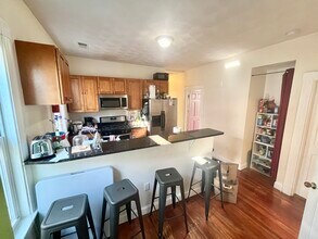 8 Carmel St, Unit 3 in Roxbury Crossing, MA - Building Photo - Building Photo