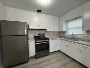 11 Crighton Ave in Elgin, IL - Building Photo - Building Photo