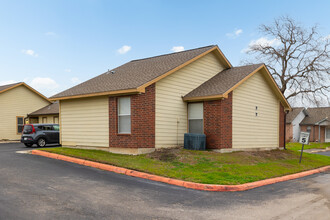 La Vista Retirement Community in San Marcos, TX - Building Photo - Building Photo