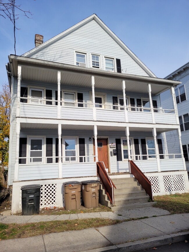 18 E Walnut St, Unit 3rd fl in Stamford, CT - Building Photo - Building Photo