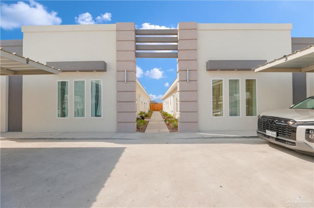 15 S Dahlia St in Pharr, TX - Building Photo