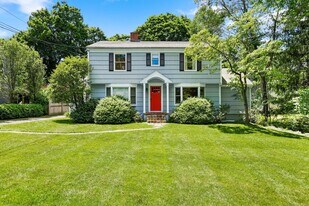23 Turkey Hill Rd N in Westport, CT - Building Photo